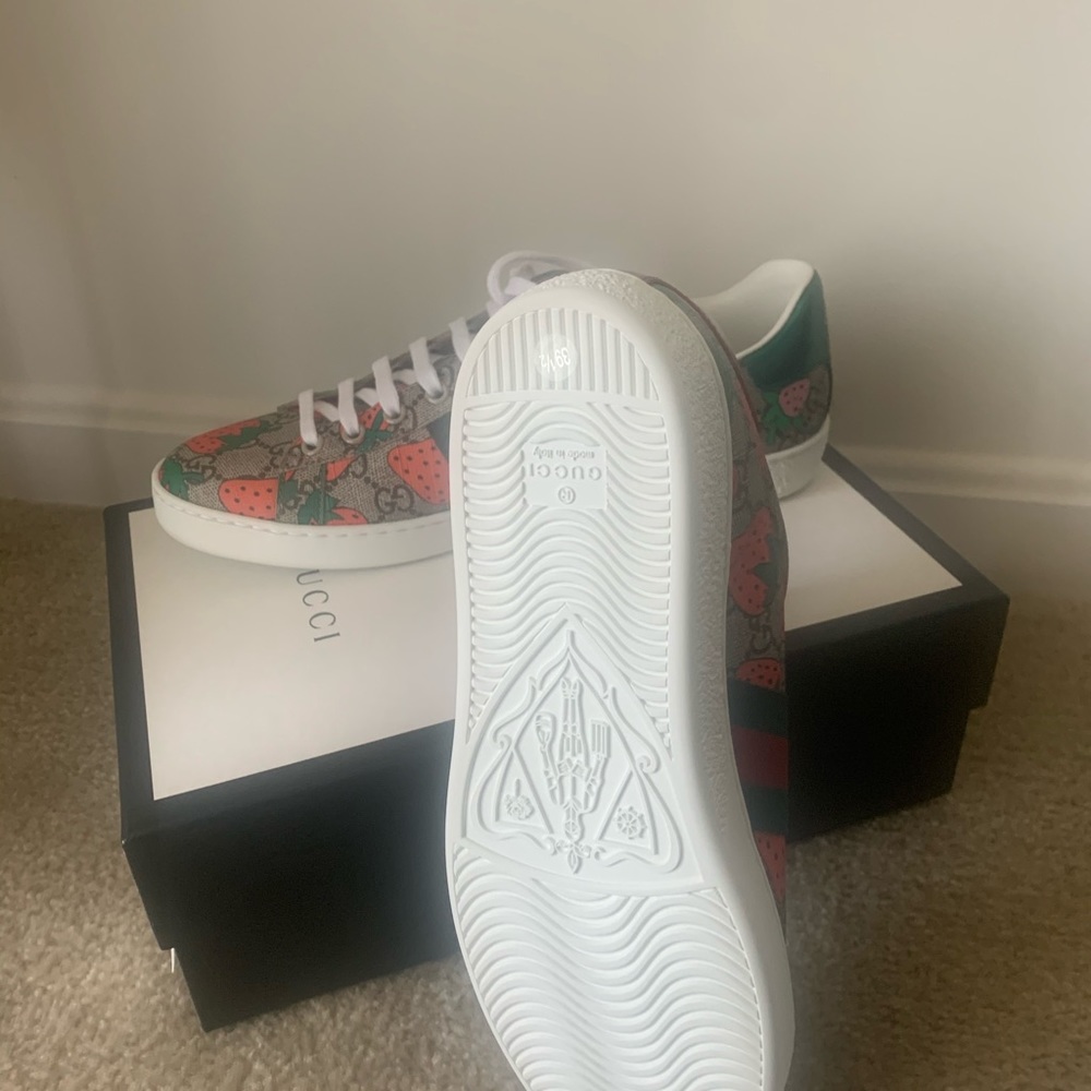 Gucci Ace Strawberry Sneakers 9 - Picture 5 of 5